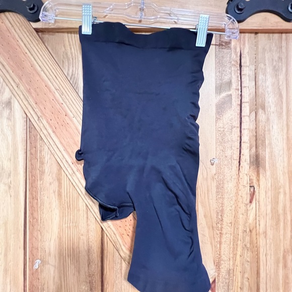 SKIMS right leg exposed SHORT— SEAMLESS SCULPT - Picture 1 of 1